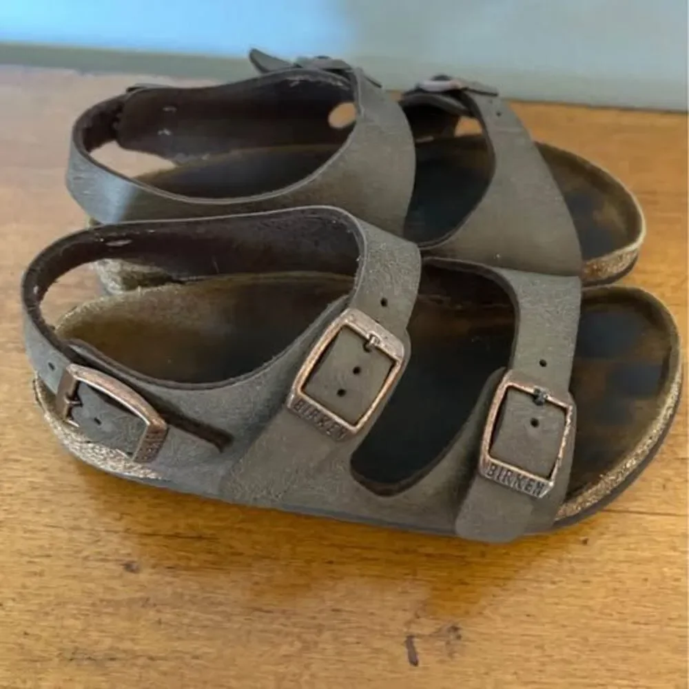 Kids Berkinstock sandals EUC 28 us 10